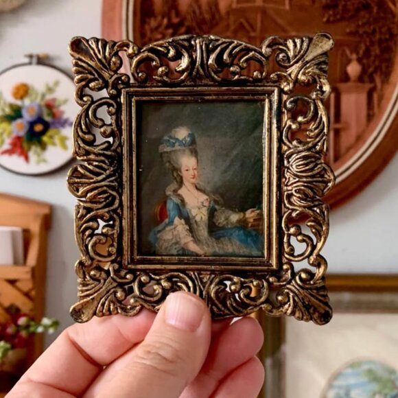 Vintage “Mini Marie Antoinette” art in ornate frame 👑 - Picture 2 of 5